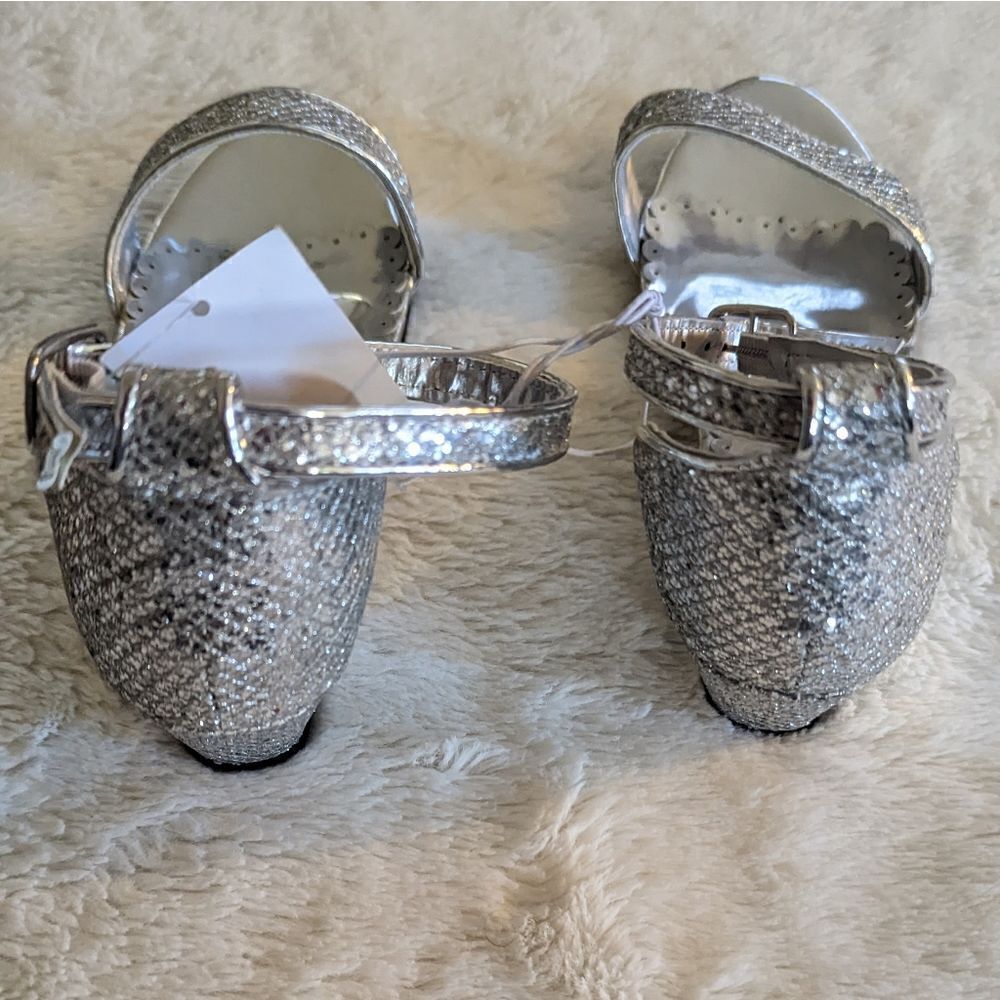 2X1 Basic Editions Youth Silver Sandals Size 1. - Picture 3 of 4